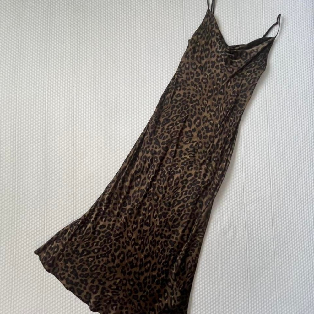 leopard print maxi slip dress zara 90s y2k model off duty effortless cool girl